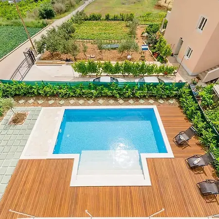 Vila Donji Seget Sleeps 6 Pool Air Con Wifi Trogir