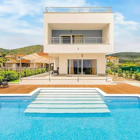 Vila Donji Seget Sleeps 6 Pool Air Con Wifi Trogir