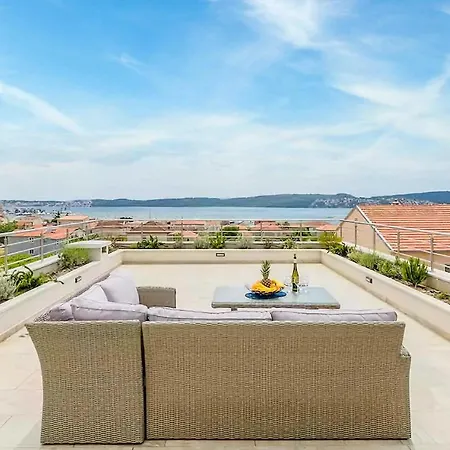 Donji Seget Sleeps 6 Pool Air Con Wifi 트로기르